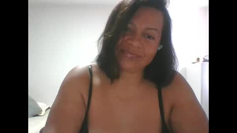 adrianagogo18 online show from 10/28/25, 12:41
