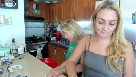 Snapshot of adrianapdes chatting on 05/07/26, 06:57 Adriana Paredes online show from 05/07/26, 06:57