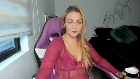 Snapshot of adrianapdes chatting on 07/14/26, 12:11 Adriana Paredes online show from 07/14/26, 12:11