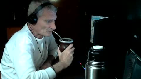 Snapshot of adrianlatino chatting on 07/01/26, 04:03 Adrian online show from 07/01/26, 04:03