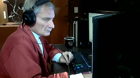 Snapshot of adrianlatino chatting on 07/26/26, 01:58 Adrian online show from 07/26/26, 01:58