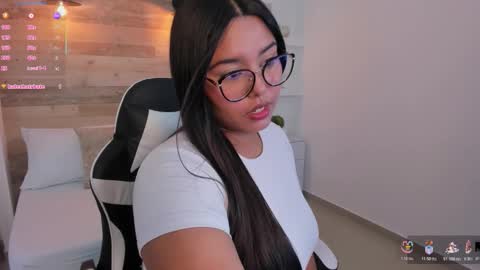 Snapshot of adrianna_rosse chatting on 10/24/25, 03:30 A D R I  online show from 10/24/25, 03:30