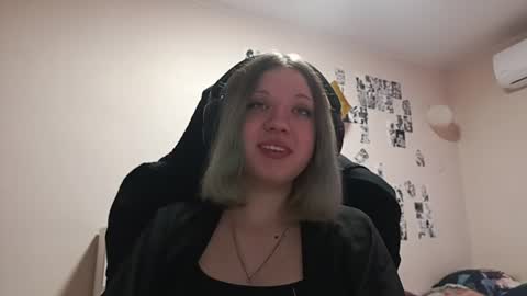 Snapshot of adriannamalango chatting on 06/21/26, 10:18 Sofa online show from 06/21/26, 10:18