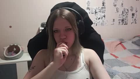 Snapshot of adriannamalango chatting on 06/30/26, 01:01 Sofa online show from 06/30/26, 01:01