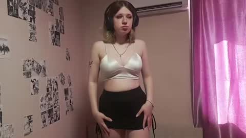 Snapshot of adriannamalango chatting on 07/19/26, 12:42 Sofa online show from 07/19/26, 12:42