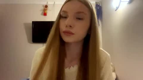 Caroline online show from 04/25/26, 03:09