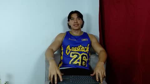 adriel_escalante online show from 10/03/25, 01:46