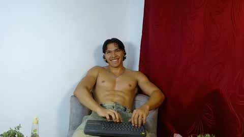 adriel_escalante online show from 10/09/25, 02:20