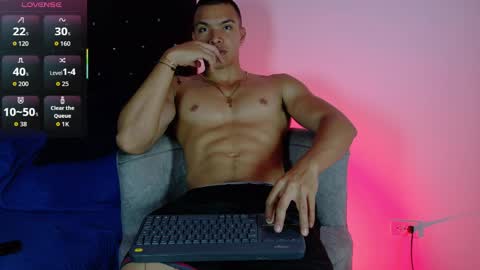 adriel_escalante online show from 04/03/26, 02:20