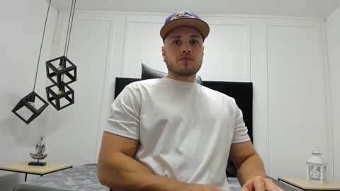 Adrein Roche online show from 09/28/25, 10:26