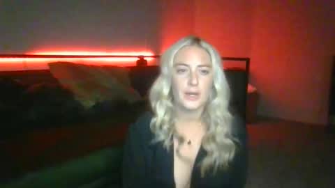 Snapshot of adventureswithsmitty chatting on 12/01/25, 05:12 adventureswithsmitty online show from 12/01/25, 05:12