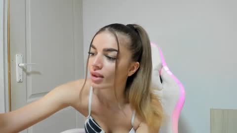 adventurina online show from 11/23/25, 12:16