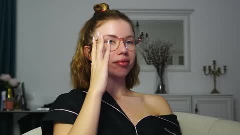 Aelia online show from 09/12/25, 04:01