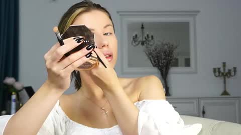 Aelia online show from 09/26/25, 03:32