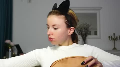 Aelia online show from 09/29/25, 03:44