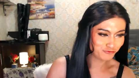 Snapshot of affairtoyourgoddesskhendra chatting on 12/14/24, 12:01 Dominant Goddess Contessa online show from 12/14/24, 12:01