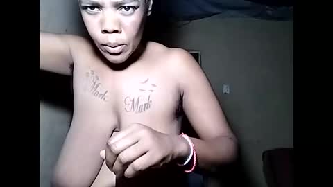 Snapshot of afrikanbonnienclyde chatting on 01/12/25, 02:03 Nikky Love online show from 01/12/25, 02:03