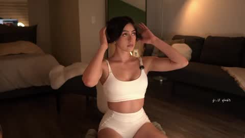 Emma online show from 06/09/26, 10:21