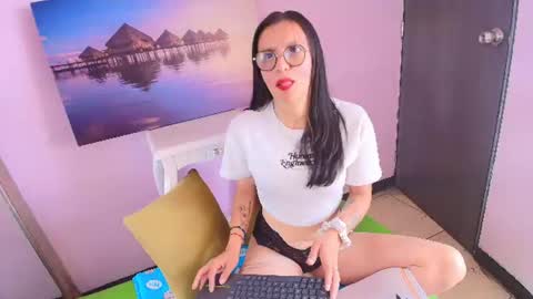 Snapshot of afrodita_rosse chatting on 07/03/26, 04:13 Afrodita Rosse online show from 07/03/26, 04:13