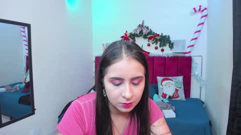 Snapshot of afroditaandsoffi chatting on 12/31/24, 12:04 Afrodita Chery y Hermione online show from 12/31/24, 12:04