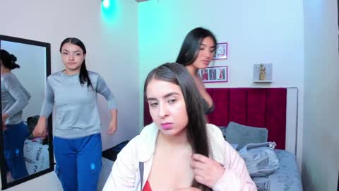 Snapshot of afroditaandsoffi chatting on 01/16/25, 11:58 Afrodita Chery y Hermione online show from 01/16/25, 11:58