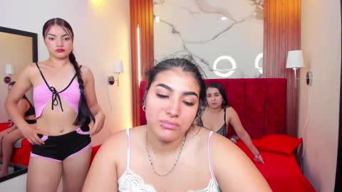 Snapshot of afroditaandsoffi chatting on 02/28/25, 03:26 Afrodita Chery y Hermione online show from 02/28/25, 03:26