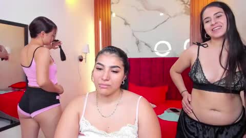 Snapshot of afroditaandsoffi chatting on 02/28/25, 06:31 Afrodita Chery y Hermione online show from 02/28/25, 06:31