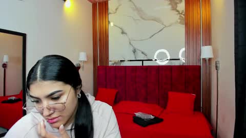 Snapshot of afroditaandsoffi chatting on 03/04/25, 11:51 Afrodita Chery y Hermione online show from 03/04/25, 11:51