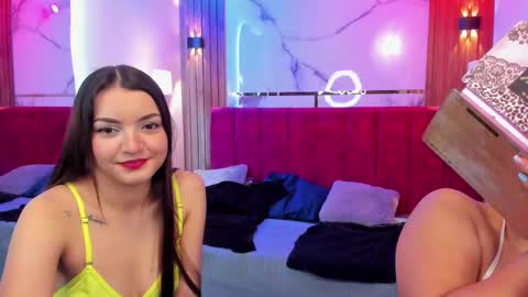 Snapshot of afroditaandsoffi chatting on 10/13/25, 12:05 Afrodita Chery y Hermione online show from 10/13/25, 12:05