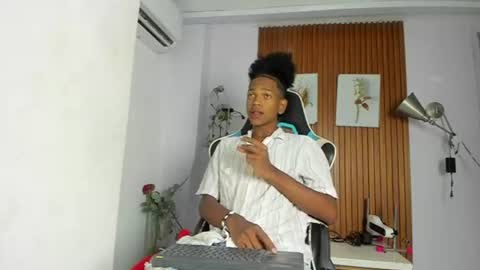 afrowayuu online show from 06/15/26, 05:26