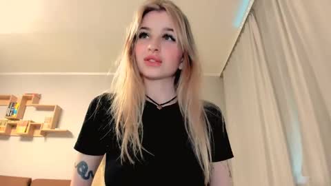 Snapshot of agatahowak chatting on 05/18/26, 04:35 Arina online show from 05/18/26, 04:35
