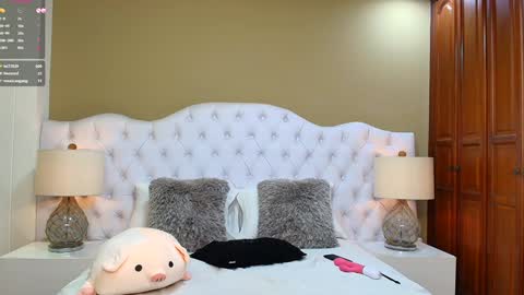 Snapshot of agatha_lenon chatting on 02/01/25, 10:44 Agatha online show from 02/01/25, 10:44