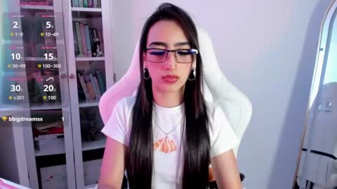 Snapshot of agathablair4 chatting on 06/11/26, 01:31 agathablair4 online show from 06/11/26, 01:31