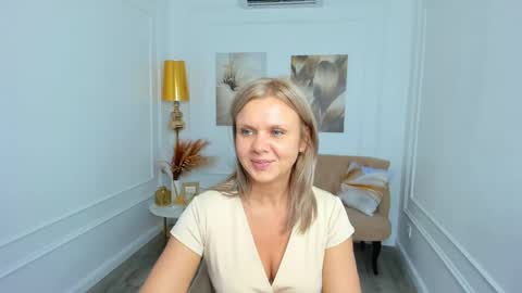 Snapshot of agathaklouin chatting on 04/25/26, 01:41 Agatha online show from 04/25/26, 01:41