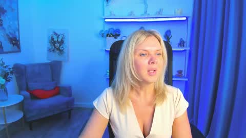 Snapshot of agathaklouin chatting on 05/17/26, 03:04 Agatha online show from 05/17/26, 03:04