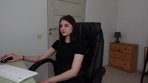 Snapshot of agelina_summer chatting on 01/06/25, 12:16 Agelina Lilly Laura online show from 01/06/25, 12:16
