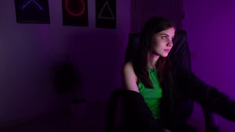 Snapshot of agelina_summer chatting on 01/21/25, 07:50 Agelina Lilly Laura online show from 01/21/25, 07:50