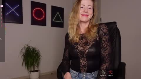 Snapshot of agelina_summer chatting on 03/01/25, 06:57 Agelina Lilly Laura online show from 03/01/25, 06:57