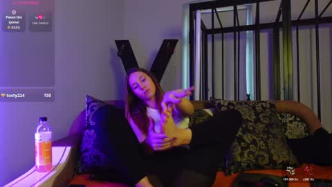 Agelina Lilly Laura online show from 10/25/25, 01:18