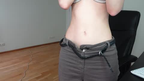 Agelina Lilly Laura online show from 05/03/26, 05:35
