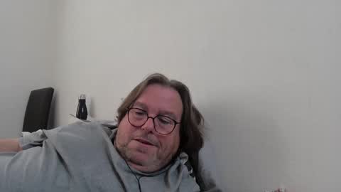 Snapshot of agias chatting on 03/11/25, 11:33 Agias online show from 03/11/25, 11:33