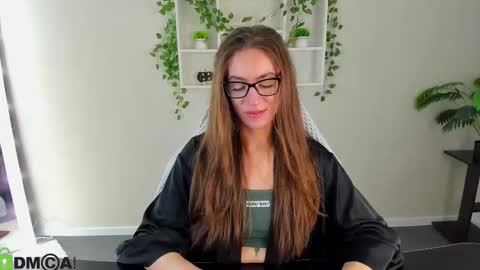 agnes wells online show from 11/06/25, 09:21