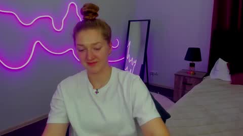 Snapshot of agnesarden chatting on 03/11/25, 09:15 AgnesArden online show from 03/11/25, 09:15