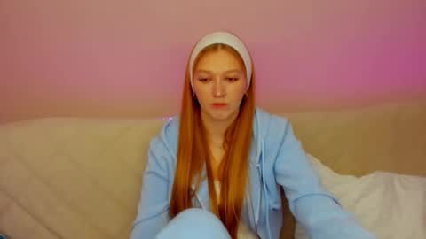 Snapshot of agnesarden chatting on 11/06/25, 02:07 AgnesArden online show from 11/06/25, 02:07