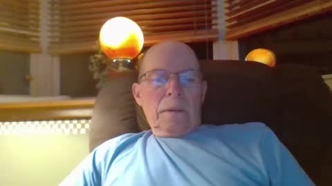 aguynrkfrd online show from 10/11/25, 09:19