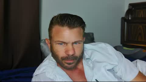 Blue Eyed Handsome Man online show from 07/08/26, 01:43