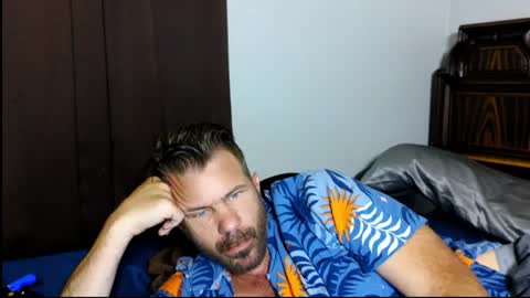 Blue Eyed Handsome Man online show from 07/17/26, 04:56