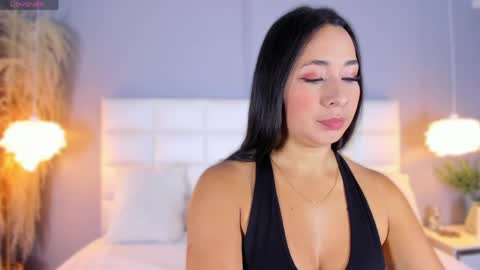 Snapshot of ahincale chatting on 05/15/26, 11:28 AHINOA online show from 05/15/26, 11:28