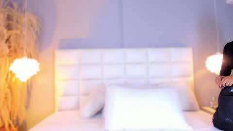 Snapshot of ahincale chatting on 05/23/26, 11:36 AHINOA online show from 05/23/26, 11:36
