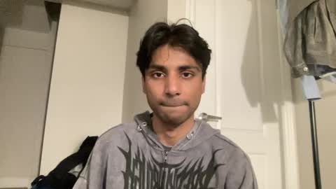 Snapshot of ahmedkhan632131 chatting on 05/27/26, 04:31 Dylan online show from 05/27/26, 04:31